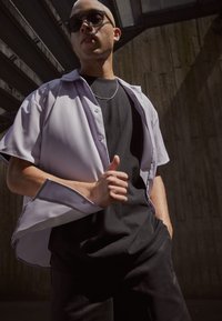Edwin OVERSIZE BASIC UNISEX - Lihtne T-särk - black