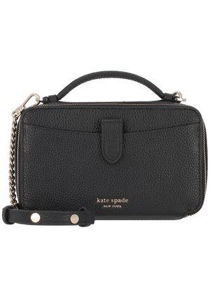 Sort tekstureret læder wristlet fra Kate Spade med top- hank, frontlomme med trykknap, guldfarvet kædestrop og logo præget på forsiden.