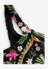 Non sélectionné, black pink paisley