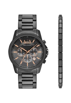 Montre chronographe Armani Exchange en acier inoxydable noir avec des index en or rose et un bracelet assorti, vue de face et de côté.
