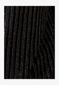 Selezionato, Black striped, Gold color