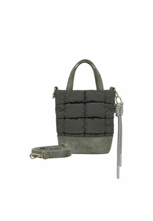 Bolso de mano texturizado verde con parte superior acolchada, dos asas cortas y una correa de hombro removible. Presenta detalles en dorado.