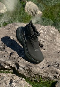 Selecionado, black/dark steel