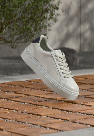 CHIC CUPSOLE PLATFORM - Αθλητικά παπούτσια - ecru/space blue