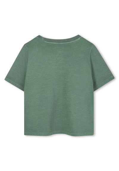 Krótki rękaw, skrócony t-shirt w stonowanym zielonym kolorze, wykonany z miękkiej bawełny, z okrągłym dekoltem i subtelnymi szwami.