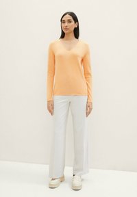 TOM TAILOR BASIC V-NECK - Džemperis - light coral