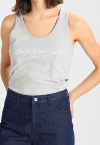 Calvin Klein Jeans Top - mottled light grey