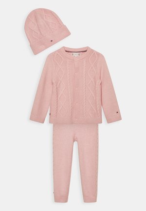 BABY CABLE UNISEX SET - Chaqueta de punto - pink shade