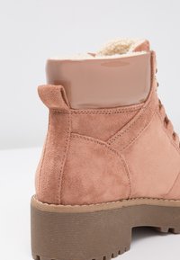 Even&Odd Kotníkové boty na platformě - beige