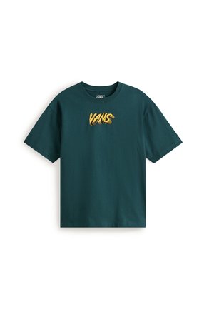 T-shirt in cotone verde scuro con maniche corte e collo rotondo, caratterizzato da una prominente grafica gialla con la scritta "VANS" sul davanti.