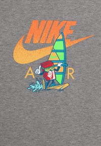 Nike Sportswear TEE BOXY UNISEX - T-shirt con stampa - carbon heather