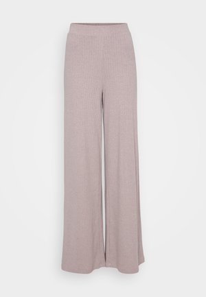 Spodnie wide-leg wykonane z miękkiego, prążkowanego materiału w jasnym odcieniu mauve. Posiadają elastyczny pasek w talii dla komfortu oraz swobodny krój.