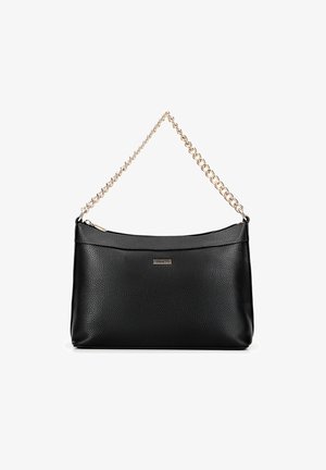 Borsa a mano in pelle nera con finitura testurizzata, dotata di una catena dorata e chiusura con zip. Design minimalista con accento del logo del brand.