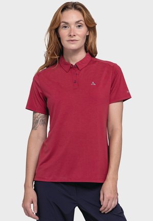 Rotes Polohemd mit Kragen und drei Knöpfen, ausgestattet mit einem kleinen Logo auf der Brust und kurzen Ärmeln. Glatte Textur.