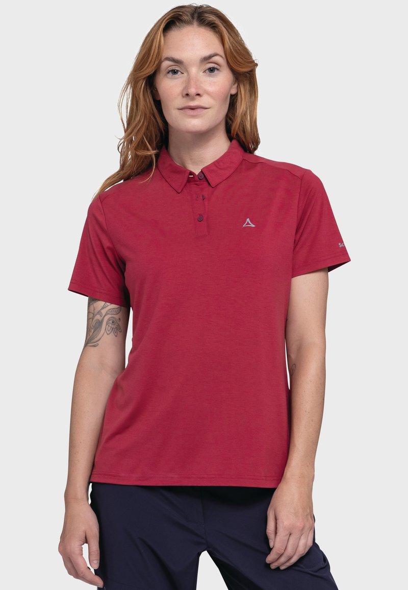 Rotes Polohemd mit Kragen und drei Knöpfen, ausgestattet mit einem kleinen Logo auf der Brust und kurzen Ärmeln. Glatte Textur.