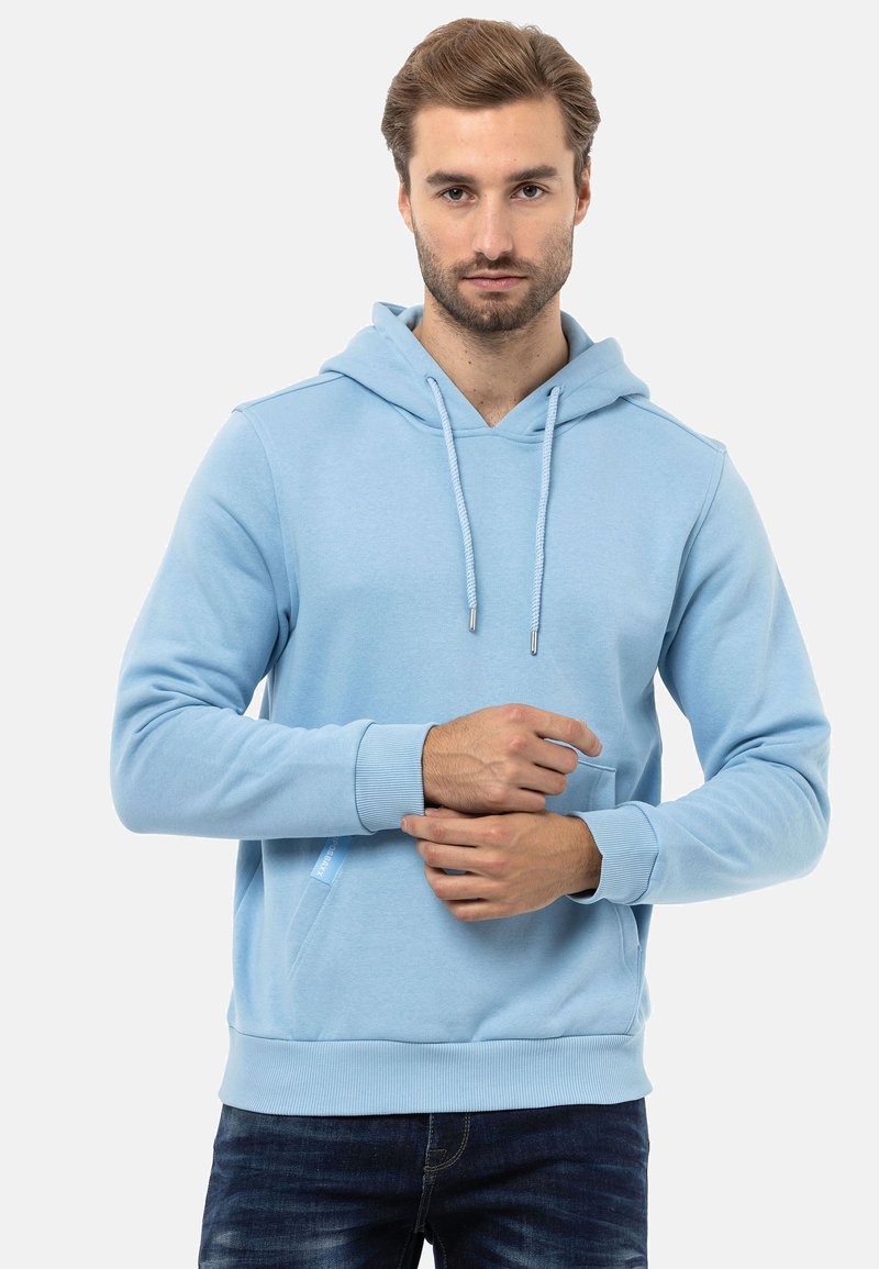 Helleblauer Pullover-Hoodie aus weichem Stoff, mit einer Fronttasche, Kordelzugkapuze und gerippten Bündchen und Saum.