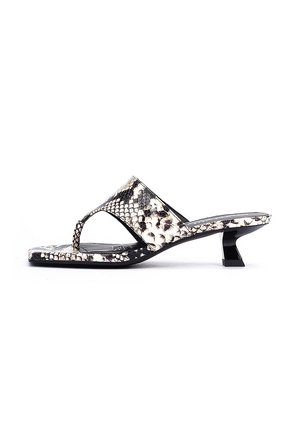 BORROMEI - Sandalias de dedo - black