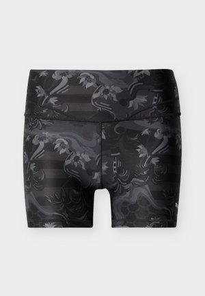 Μαύρα και γκρι αθλητικά σορτς με floral μοτίβο, φαρδύ λάστιχο στη μέση και ορατές ραφές σε απλό φόντο.