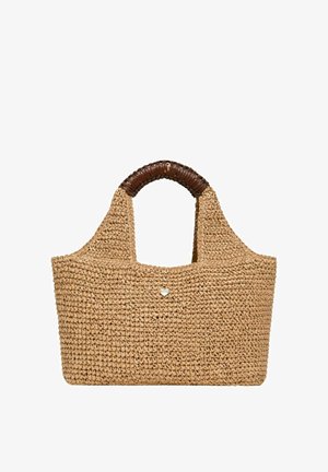 Borsa a tracolla intrecciata in paglia con manici corti avvolti di colore marrone scuro e piccolo dettaglio a forma di cuore metallico al centro frontale.