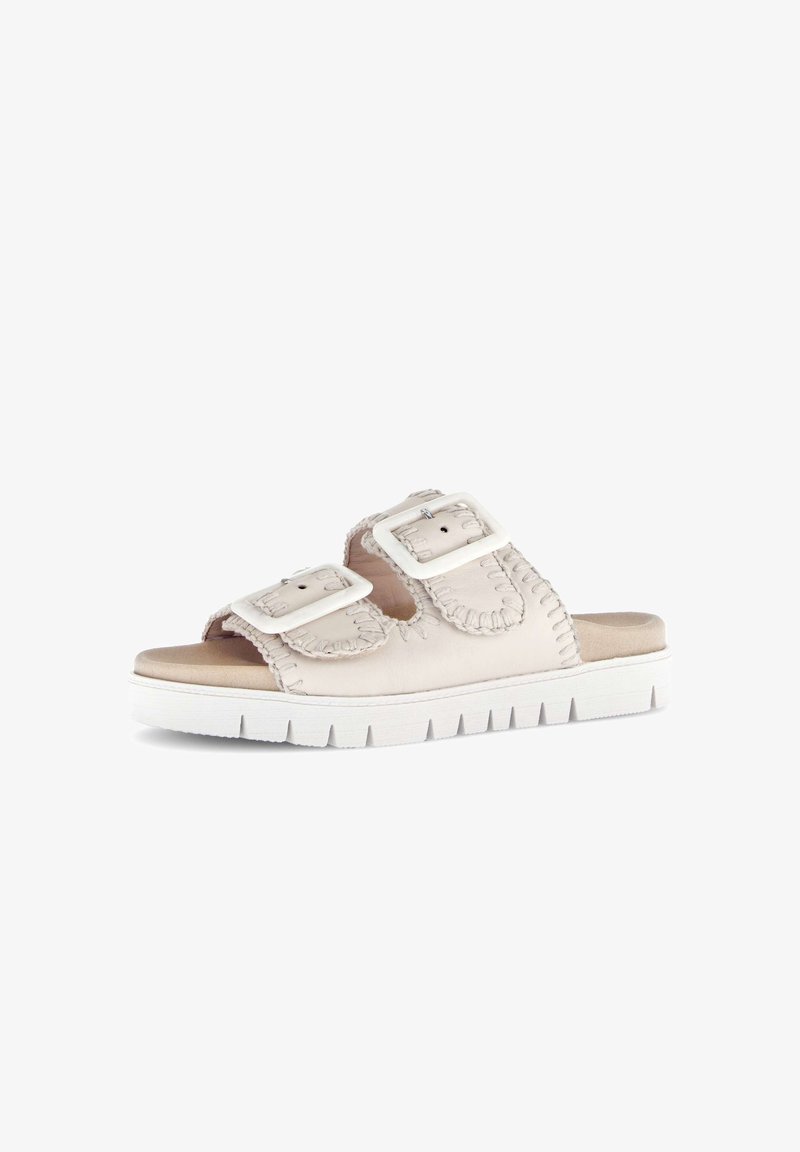 Sandalo beige slip-on con due ampie fasce con fibbie e suola spessa bianca con profonde scanalature per una migliore aderenza.