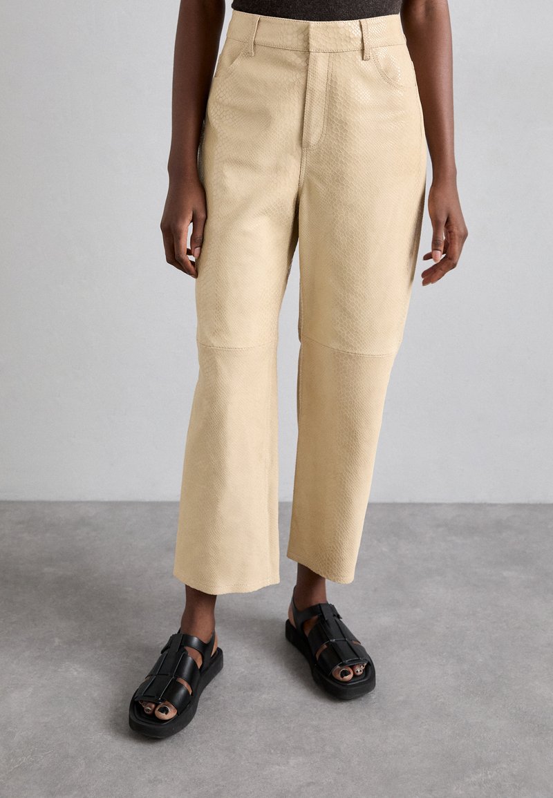 By Malene Birger CAILYS - Nahkpüksid - beige