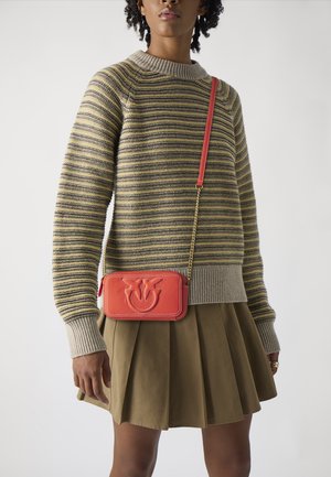 CARRIE CAMERA CASE - Cross body bag - mandarin red/antique gold-coloured