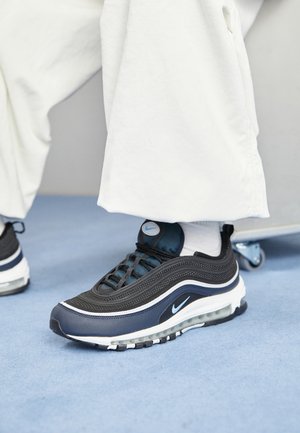 Sneakers - black