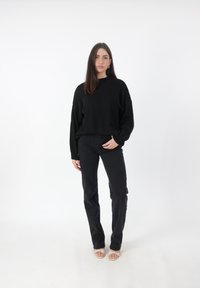 Unausgewählt, schwarz