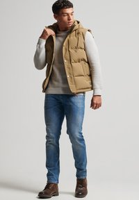 Superdry & Co EVEREST - Weste - sandstone
