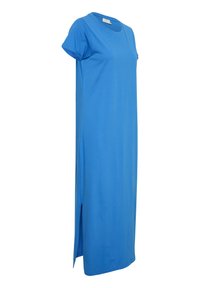 Robe bleue mi-longue en tissu doux, avec manches courtes et fentes latérales pour faciliter les mouvements. Col rond simple.