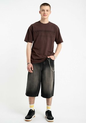 - T-shirt z nadrukiem
