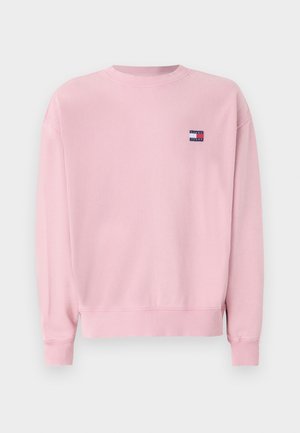 Jasnoróżowa bluza z długim rękawem i okrągłym dekoltem, z prążkowanymi mankietami i dołem, z małym prostokątnym logo Tommy Jeans na lewej piersi.