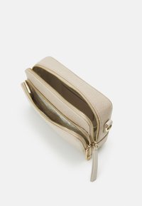 Tommy Hilfiger ICONIC TOMMY CAMERA BAG - Taška s příčným popruhem - merino