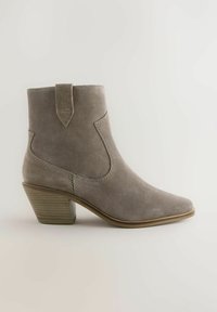 Next STANDARD WIDE FIT-FOREVER COMFORT BLOCK HEEL - Botines camperos - mink brown