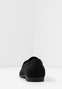 Pier One Sapatos slip-on elegantes - black