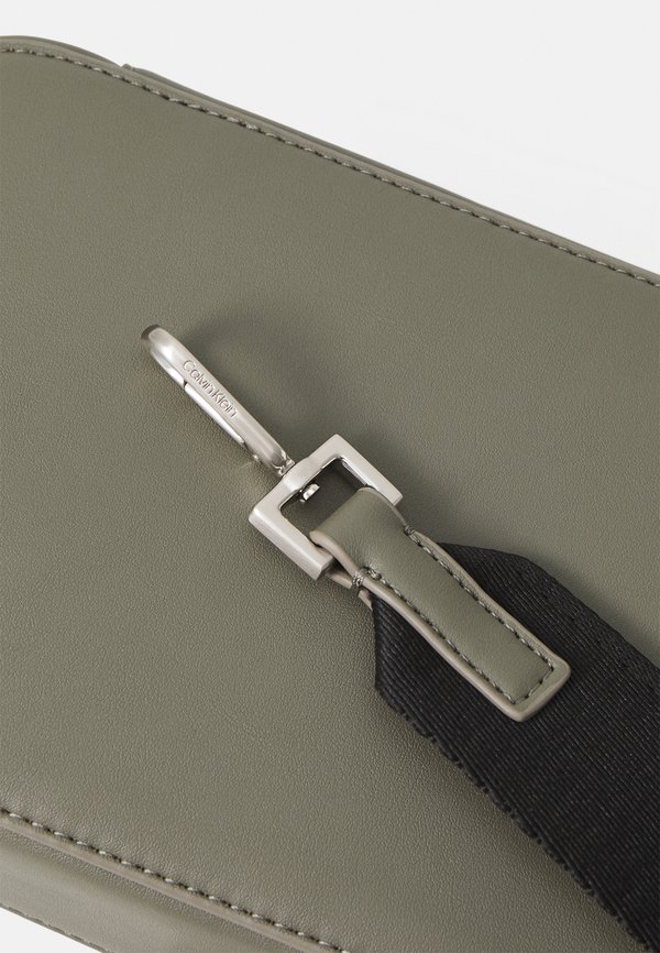 SLEEK CAMERA BAG - Cross body bag - tarmac4