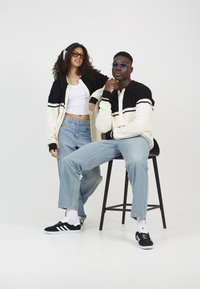 LEGACY STUDIOS UNISEX czarny