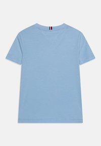 Tommy Hilfiger REGULAR TEE - Camiseta estampada - vessel blue