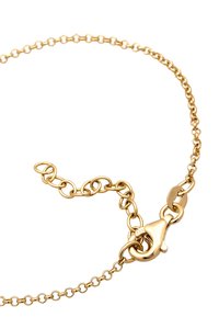 Goldene Metallkette mit runden Gliedern, ausgestattet mit einem Karabinerhaken und einer Verlängerungskette für verstellbare Länge. Glatte Oberfläche, glänzendes Finish.