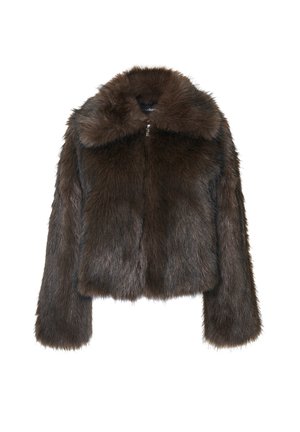Chaqueta de pelo sintético marrón con un grueso cuello, diseño corto, mangas largas y cierre frontal con cremallera. Textura suave con una apariencia voluminosa.