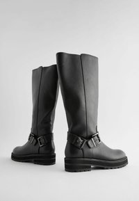 Next WIDE FIT - Batai su platforma - black