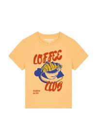 Gelbes Baumwoll-T-Shirt mit einem grafischen Druck eines Kaffeebechers und eines Croissants in Rot und Blau sowie dem Text "COFFEE CLUB" und "EVERYDAY ALL DAY."