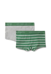 Dva páry chlapeckých boxerky, jeden jednobarevný světle šedý a jeden zelený se světle šedými pruhy, oba se zelenými pásky s nápisem United Colors of Benetton.
