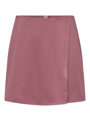 Ravna mini suknja u boji boje mauve s suptilnim detaljem preklopa i vidljivim šavovima duž rubova.