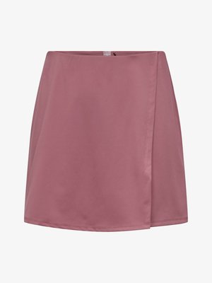 Ravna mini suknja u boji boje mauve s suptilnim detaljem preklopa i vidljivim šavovima duž rubova.