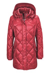 Rode gewatteerde pufferjas met een capuchon, voorzien van een glanzende textuur, ritssluiting en ribbels aan de manchetten. Ruitpatroon over de stof.