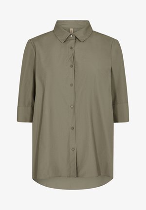 Chemise olive verte à boutons, avec un col classique, des manches courtes et un ourlet légèrement incurvé. Fabriquée en tissu lisse avec un design minimaliste.