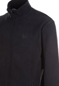 Giacca in pile nera con colletto alto, zip intera e una discreta embellitura con logo. Texture liscia e design semplice.