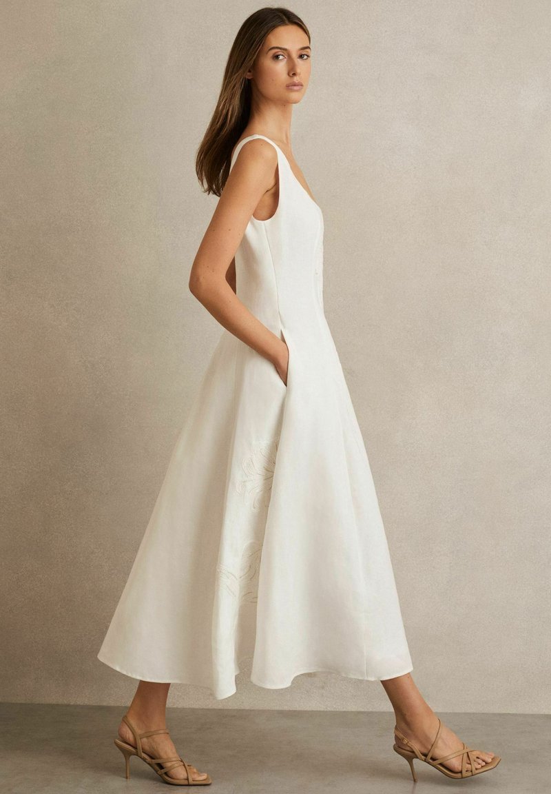 Reiss REGULAR FIT-ELISE FLORAL EMBROIDERED MIDI - Day dress - ivory/white