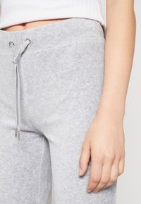 NAME IT Pantaloni Sportivi Bambina Minnie Mouse - Grey Melange - Tuta Fitness In Cotone Con Stampa